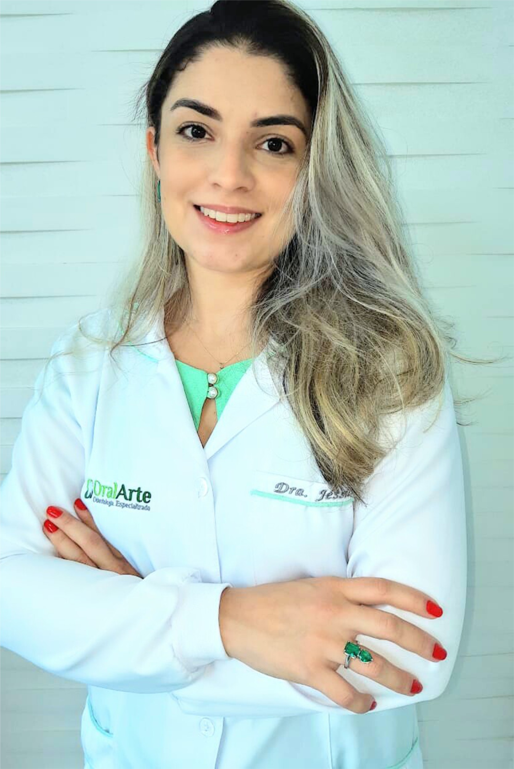 Dra. Jéssica Coelho Caires - Oral Arte Odontologia